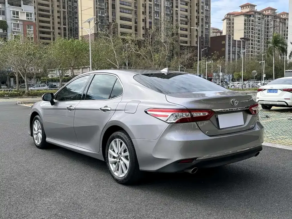Toyota Camry — фото 7