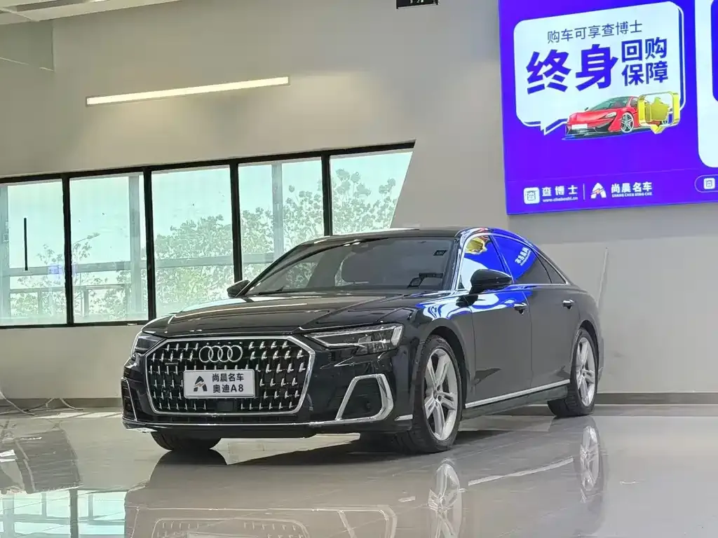 Audi A8 — фото 1