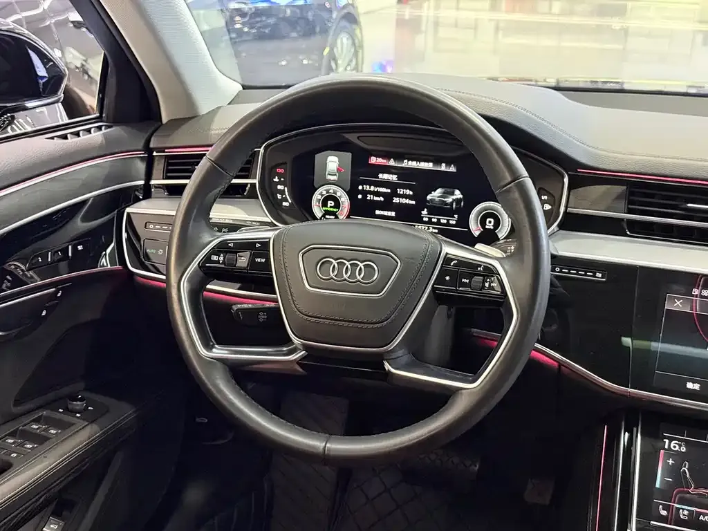 Audi A8 — фото 7