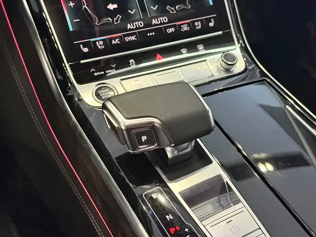 Audi A8 — фото 5