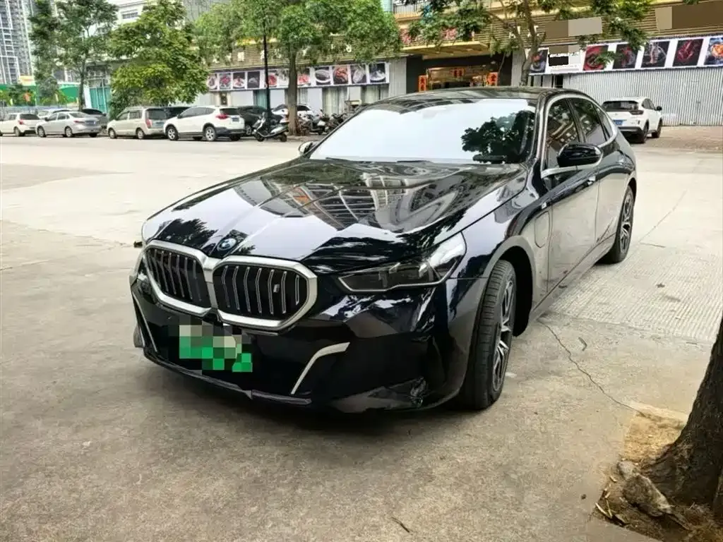 BMW i5