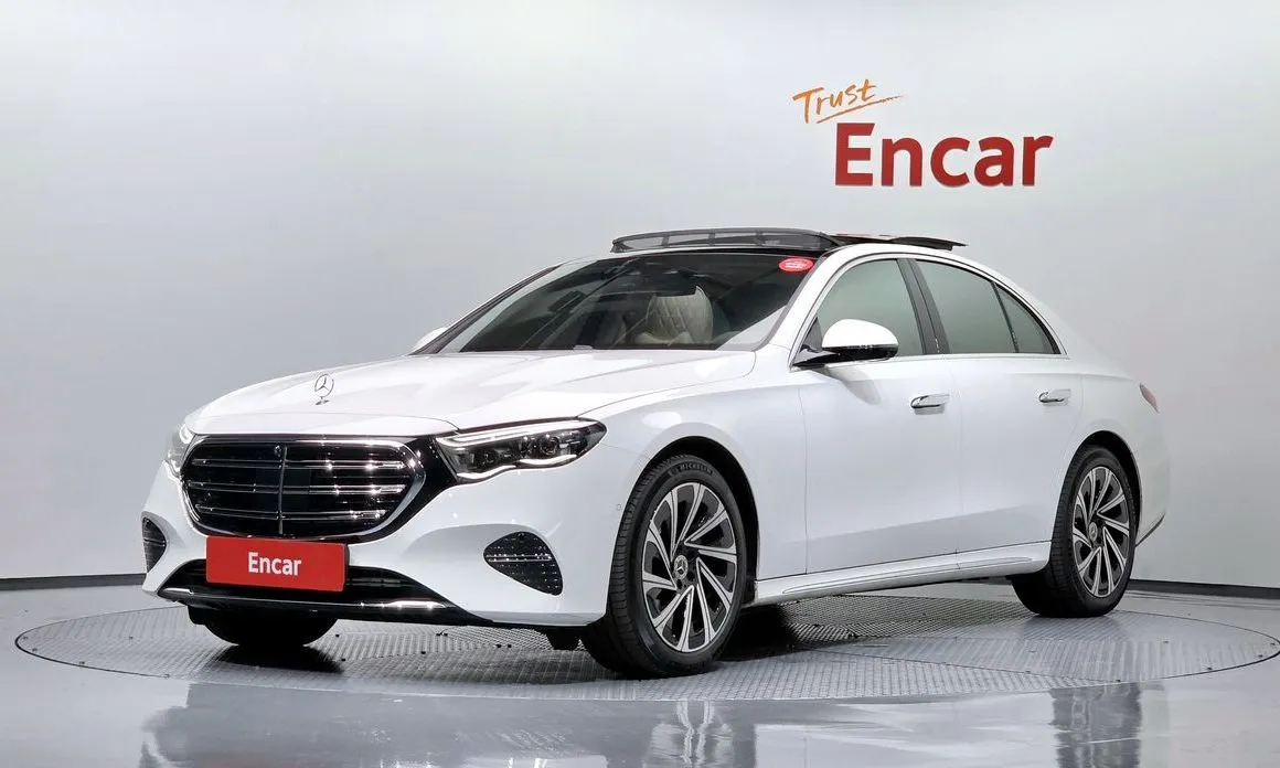 Mercedes-Benz E-Class E300 4MATIC Exclusive 1