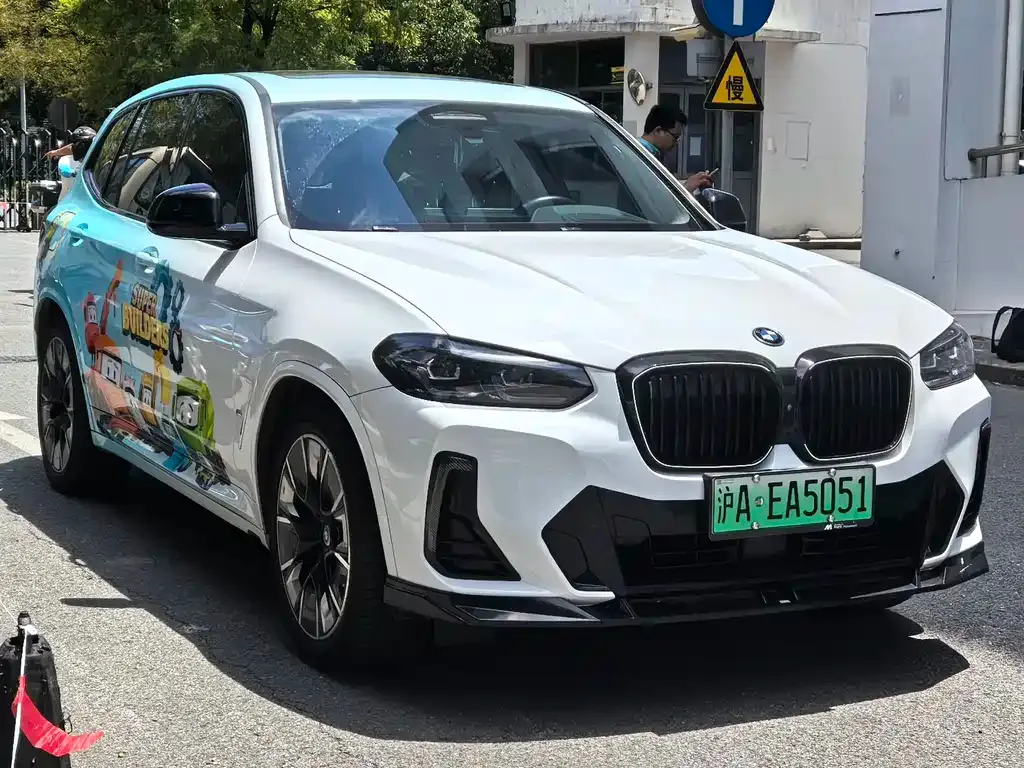 BMW iX3 — фото 4