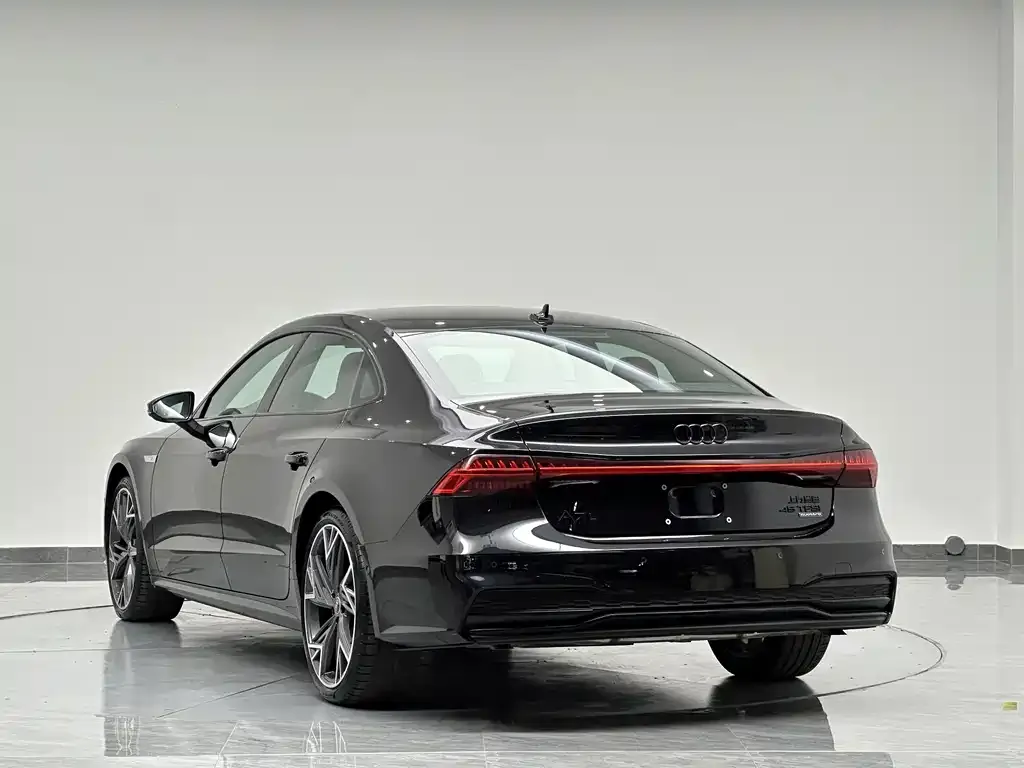 Audi A7L — фото 5