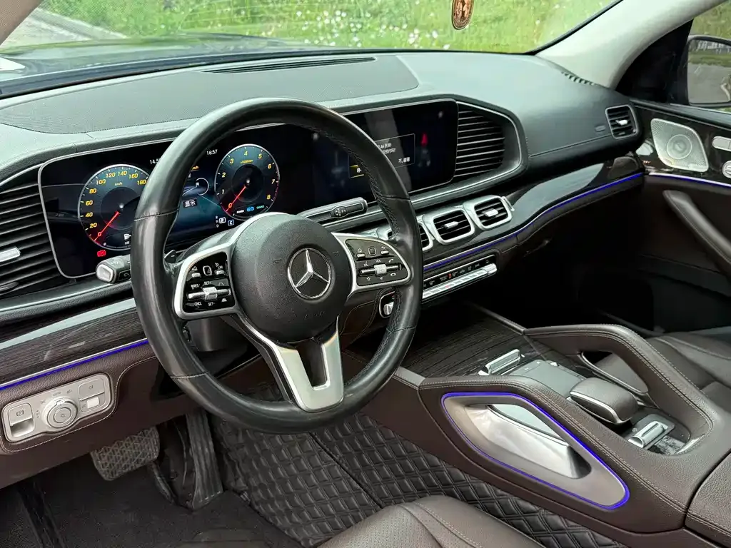 Mercedes-Benz GLS — фото 9