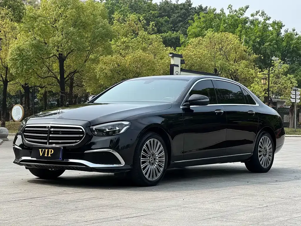 Mercedes-Benz E-Class — фото 1