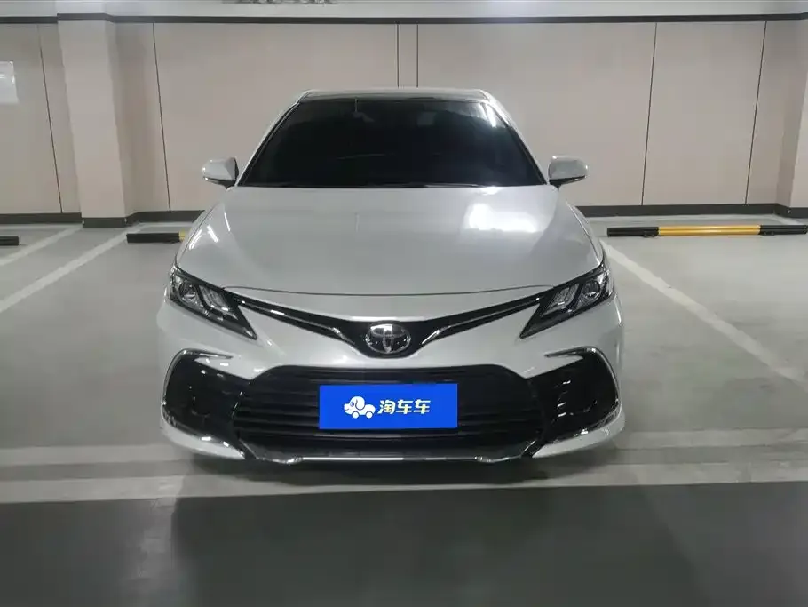 Toyota Camry — фото 4
