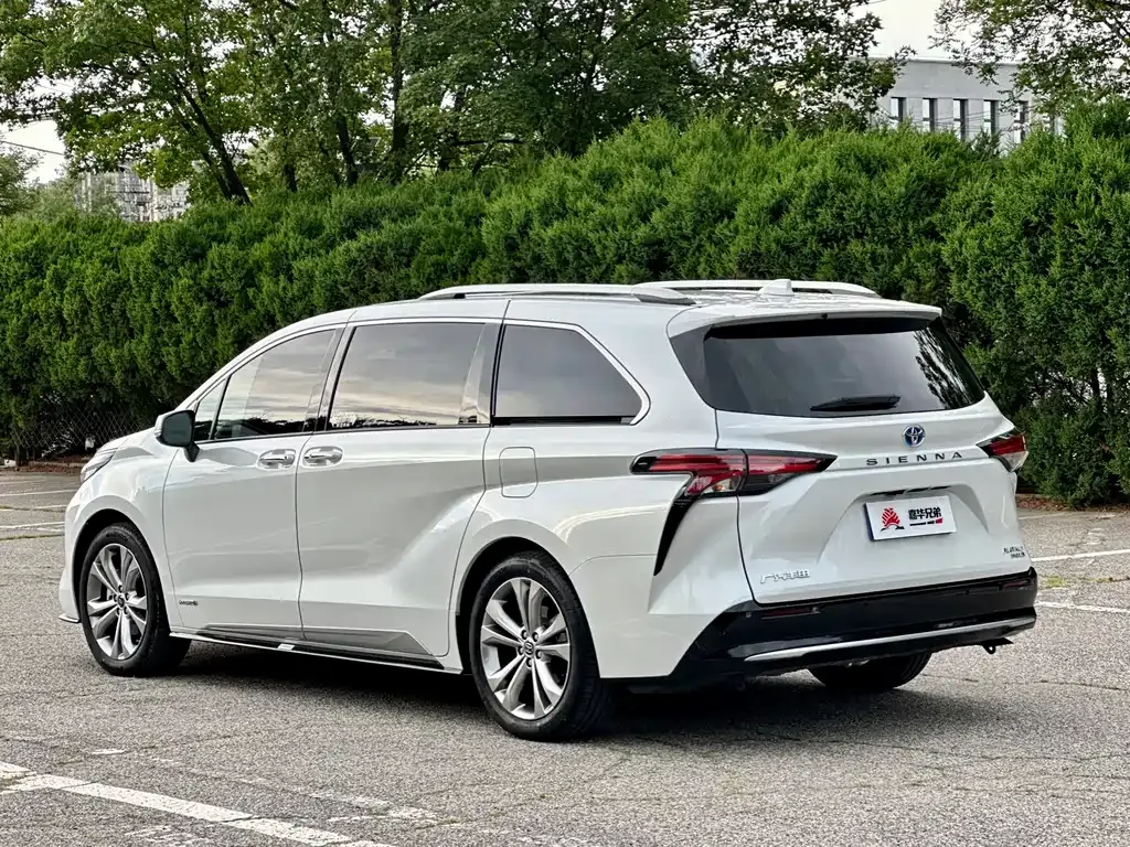 Toyota Sienna — фото 5