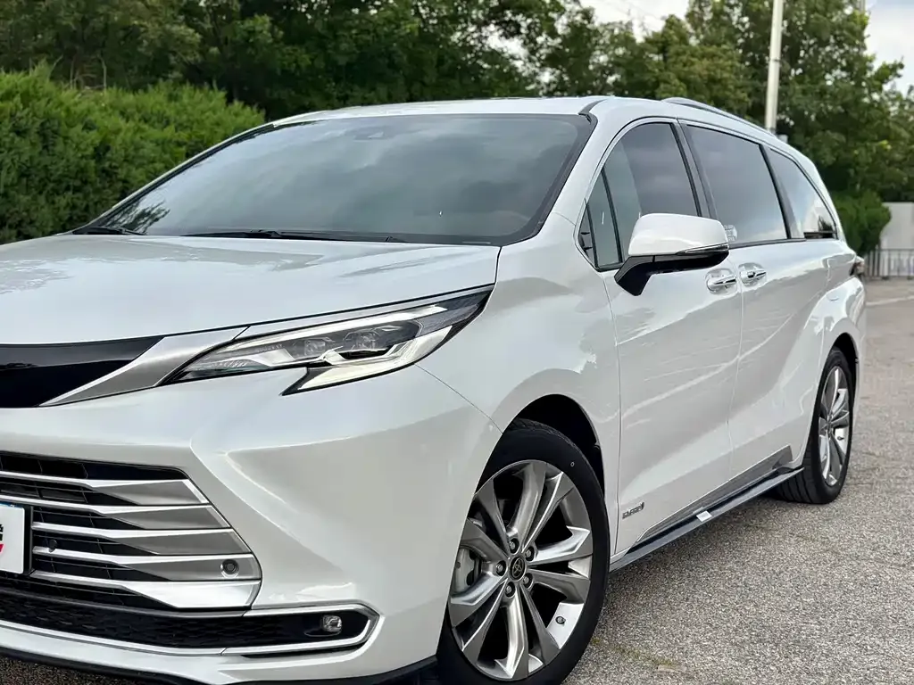 Toyota Sienna — фото 2