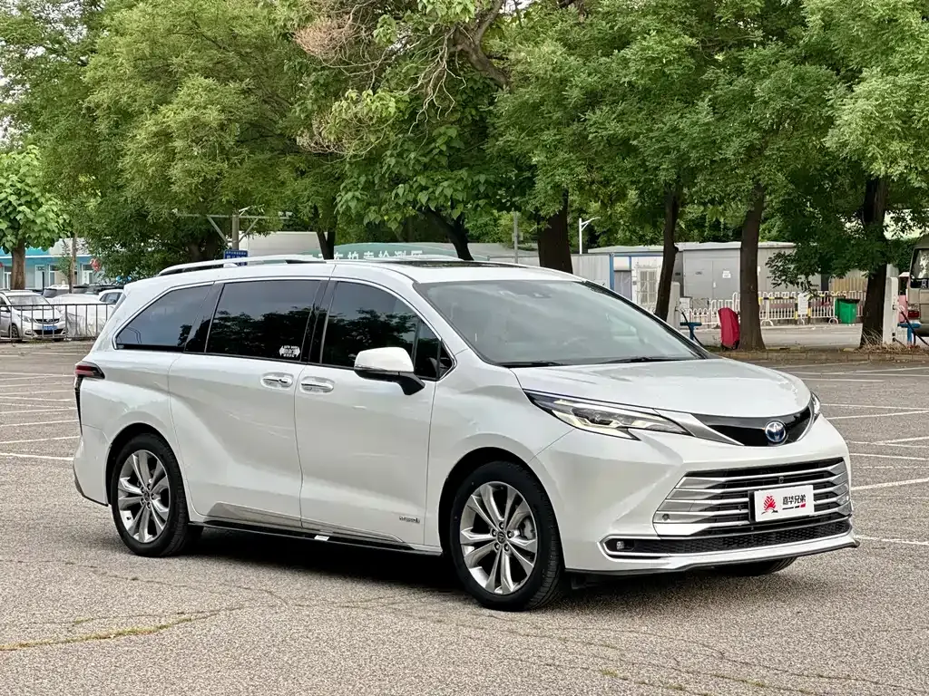Toyota Sienna — фото 6