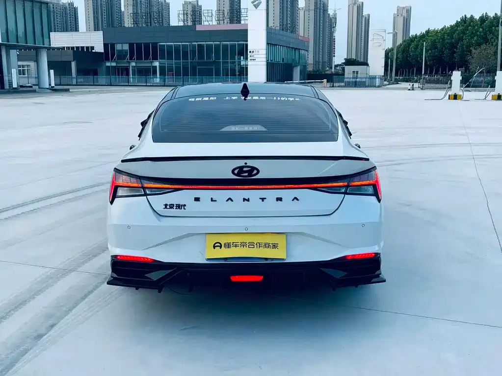 Hyundai Elantra — фото 5