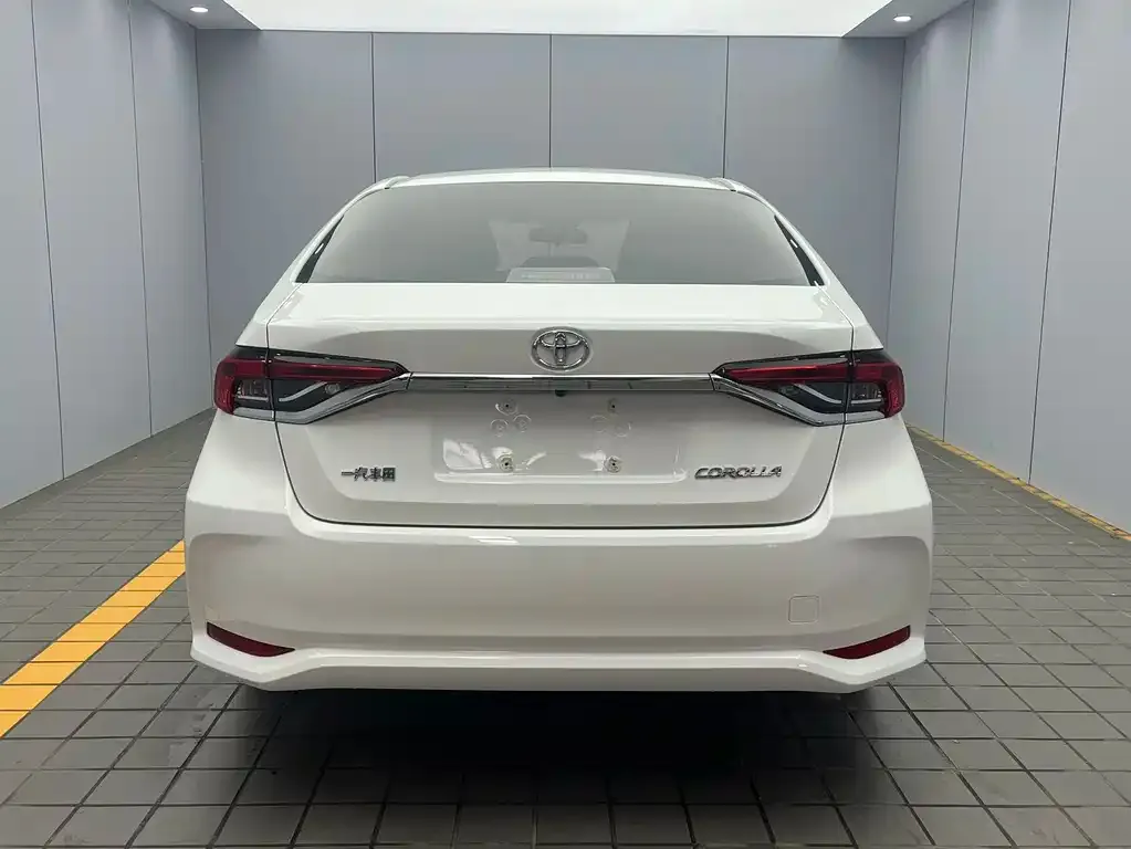 Toyota Corolla — фото 10