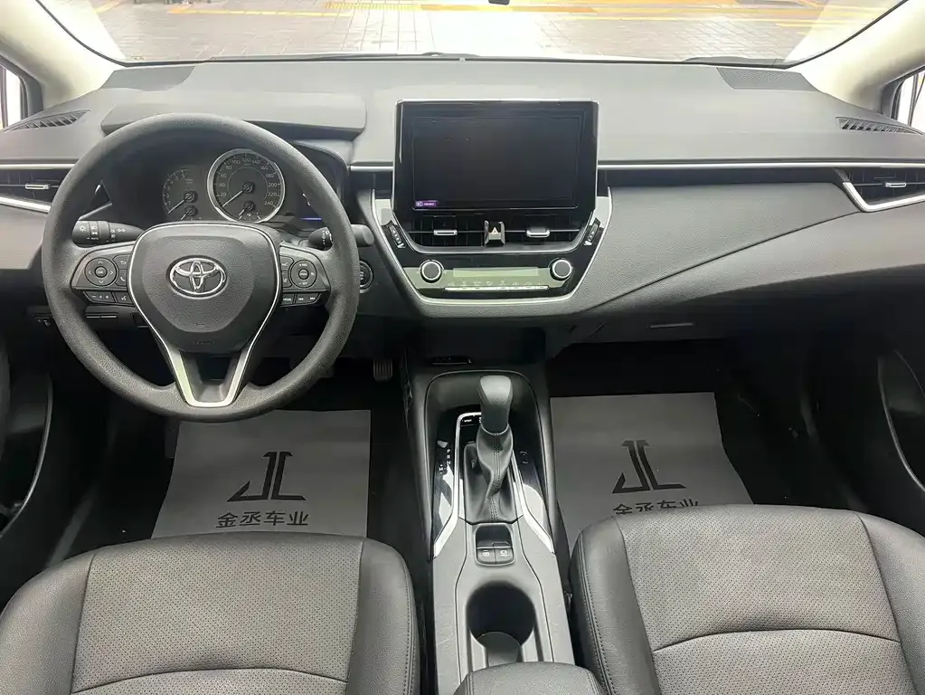 Toyota Corolla — фото 5
