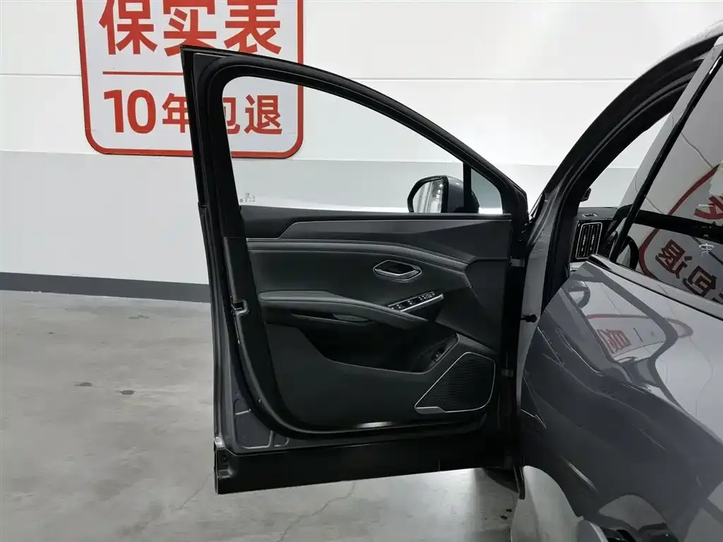 BYD L DM-i — фото 10