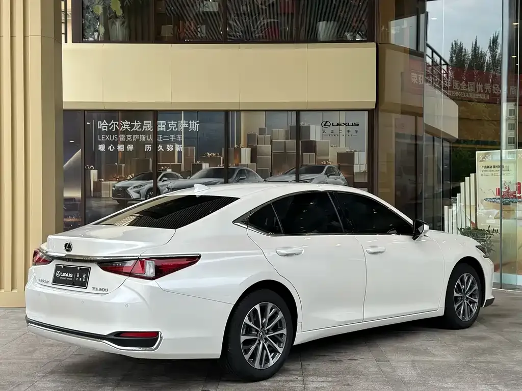 Lexus ES — фото 9