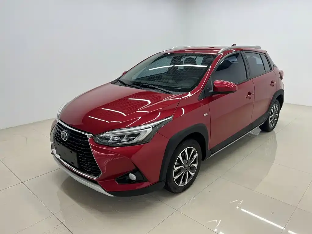 Toyota Yaris L — фото 1