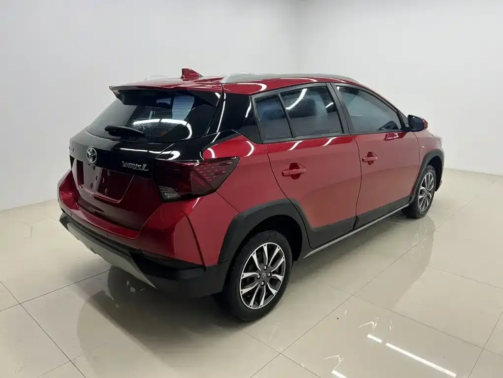 Toyota Yaris L — фото 3