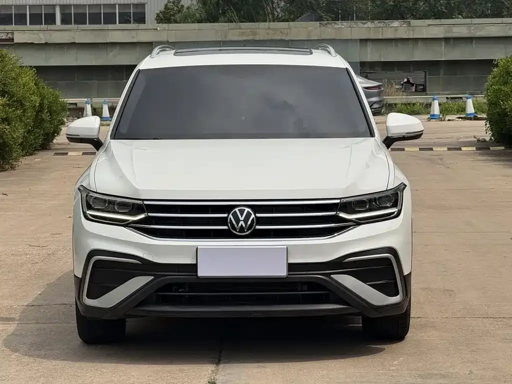 Volkswagen Tiguan L — фото 2