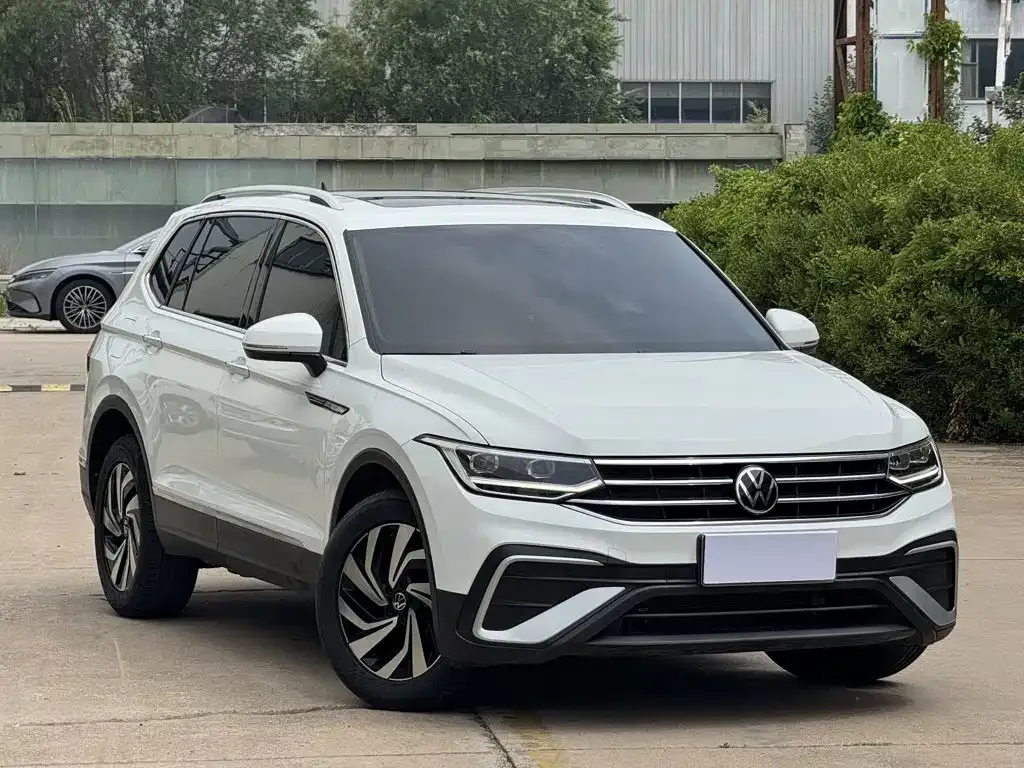 Volkswagen Tiguan L — фото 7