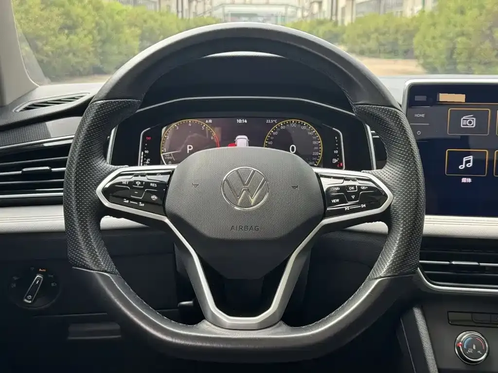 Volkswagen Tiguan L — фото 4