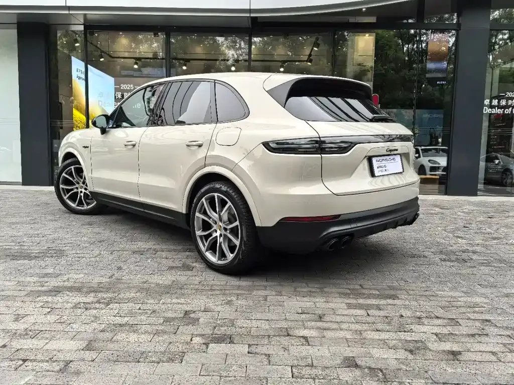 Porsche Cayenne Hybrid — фото 10