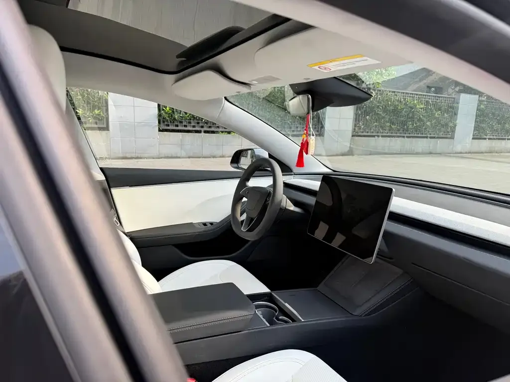 Tesla Model 3 — фото 4