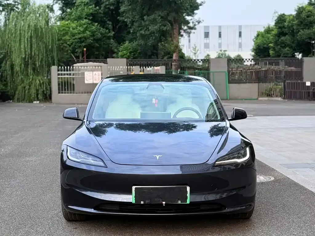 Tesla Model 3 — фото 9