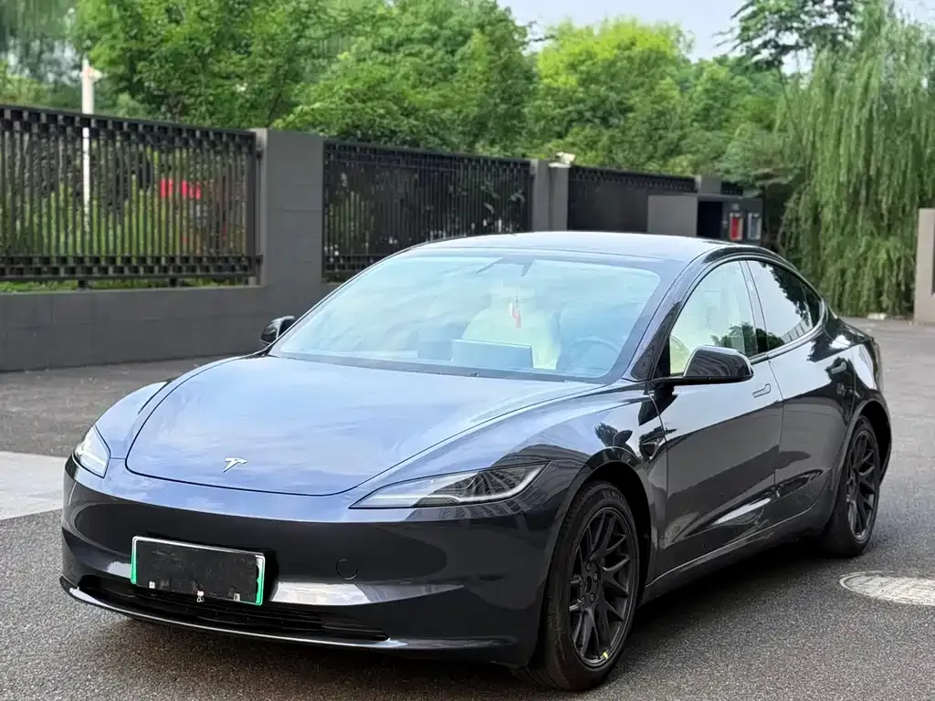 Tesla Model 3 — фото 7