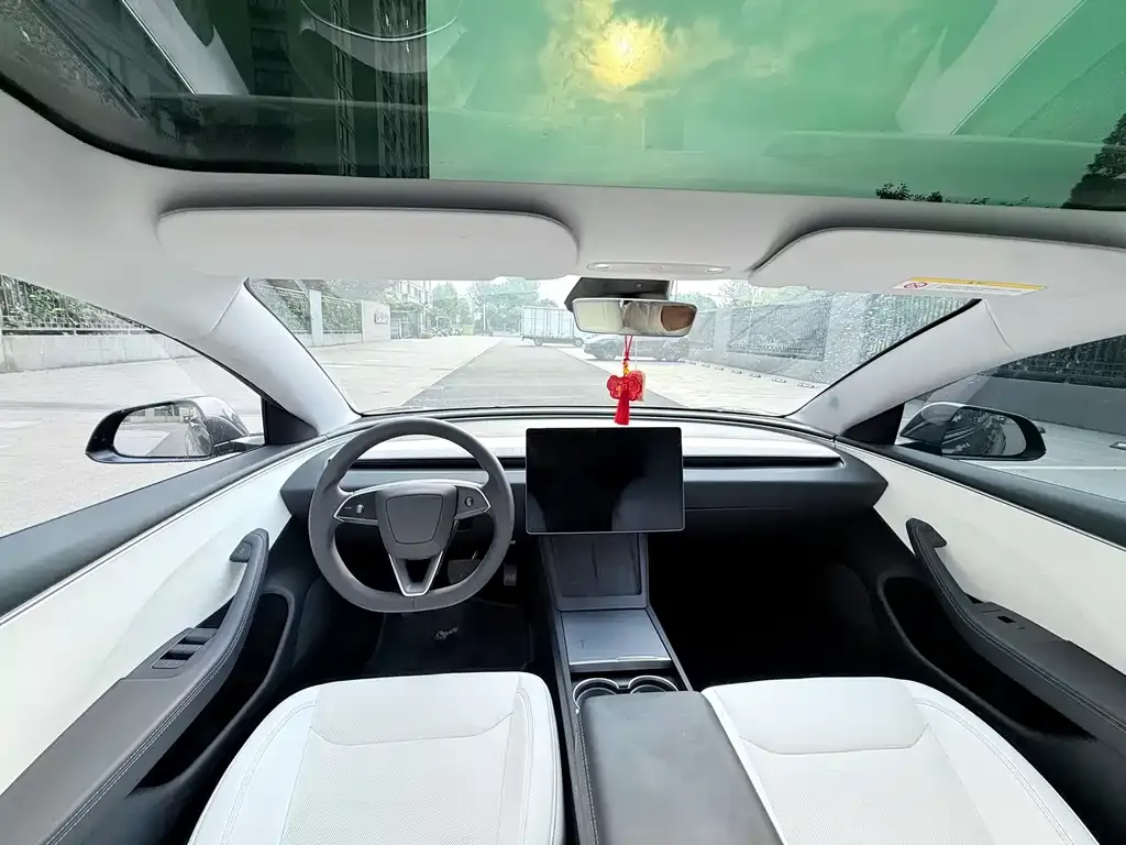 Tesla Model 3 — фото 5