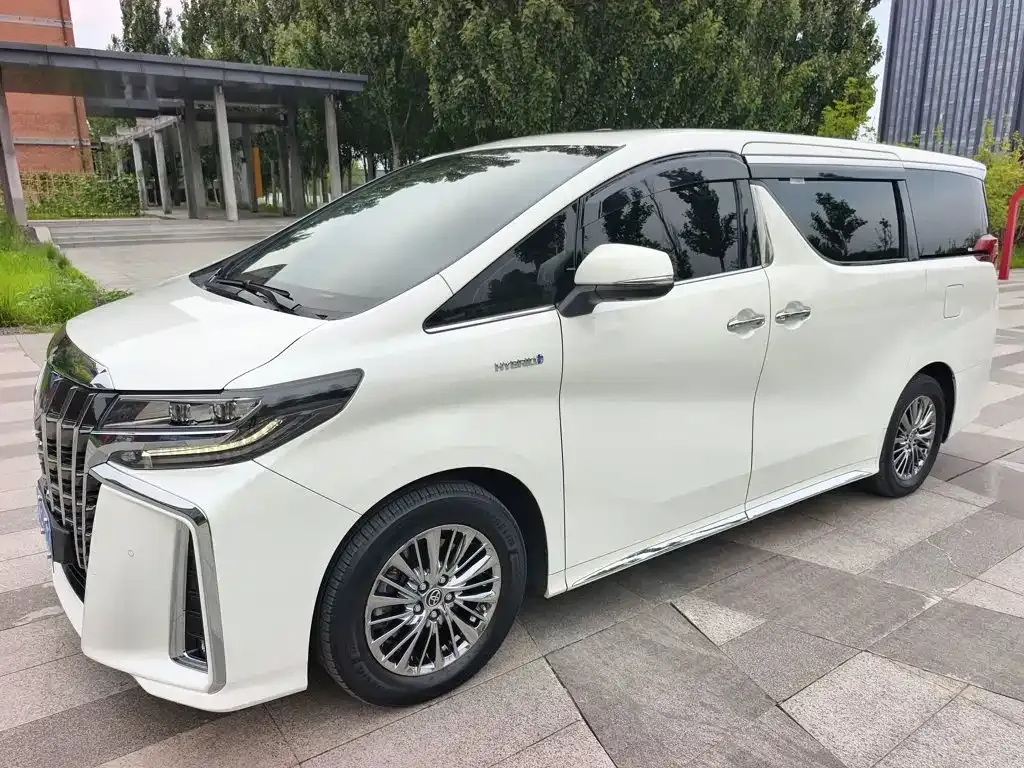 Toyota Alphard — фото 7