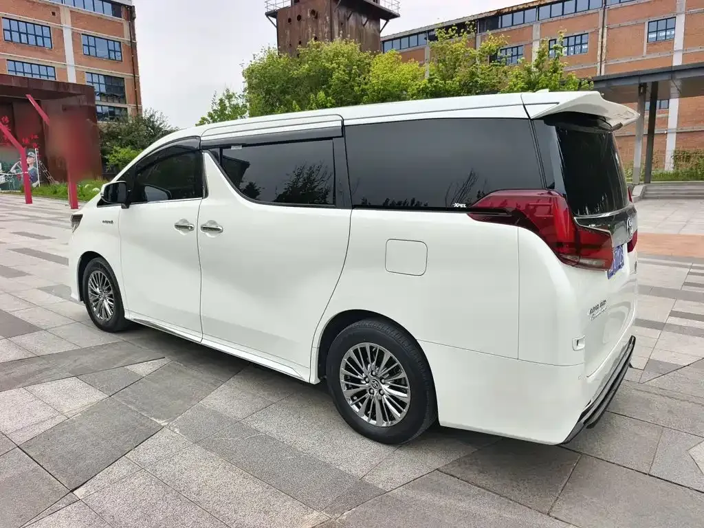 Toyota Alphard — фото 6