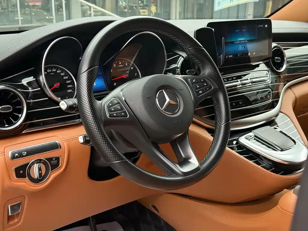 Mercedes-Benz V-Class — фото 10