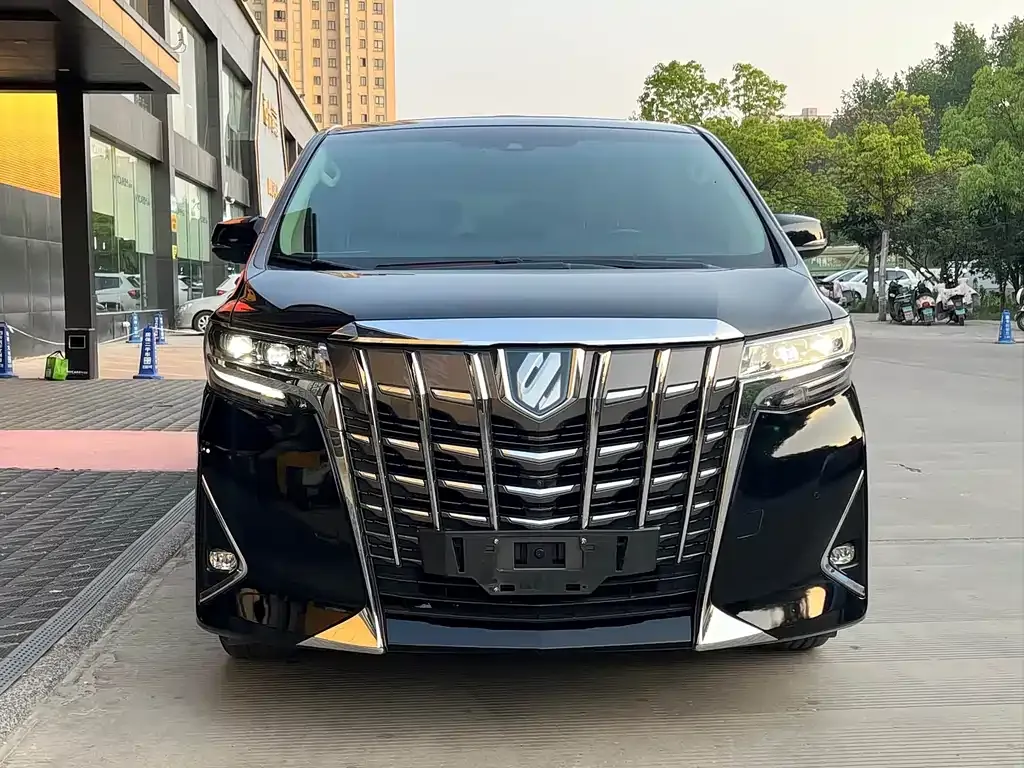Toyota Alphard — фото 8