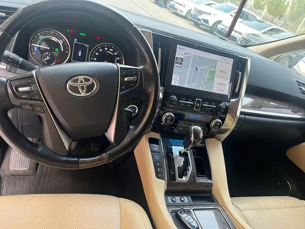 Toyota Alphard — фото 9