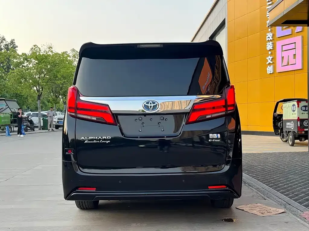 Toyota Alphard — фото 7
