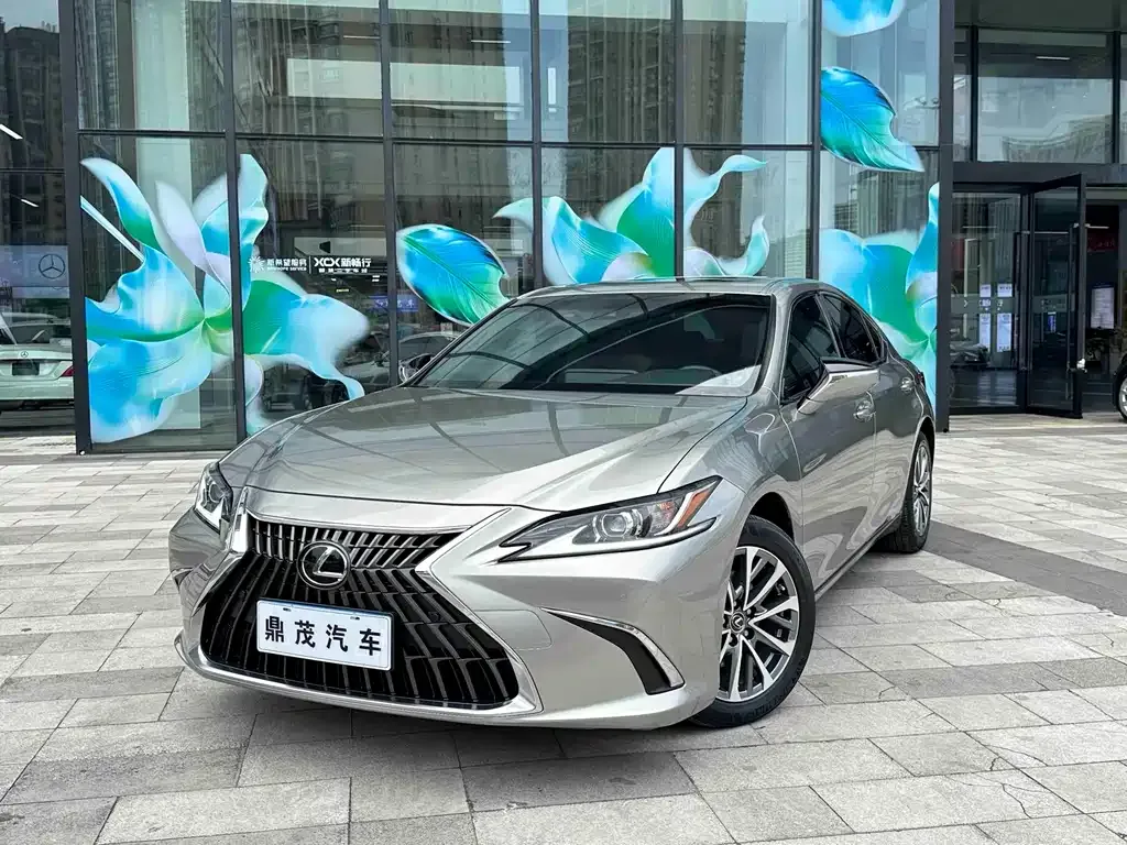 Lexus ES — фото 1