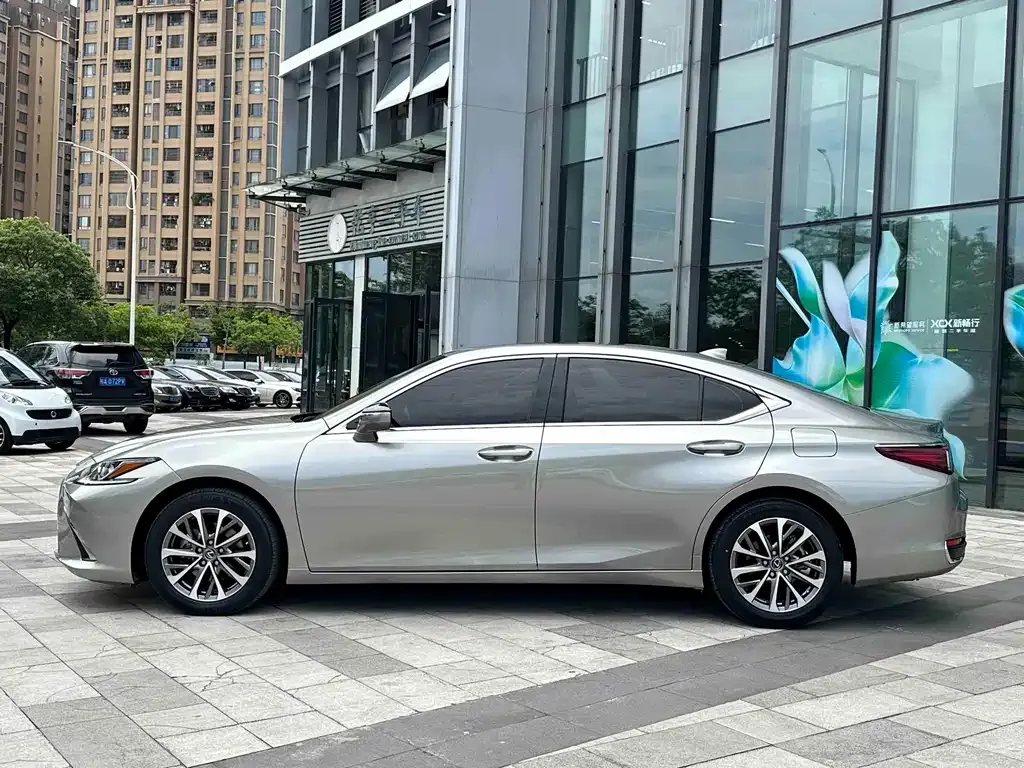 Lexus ES — фото 6
