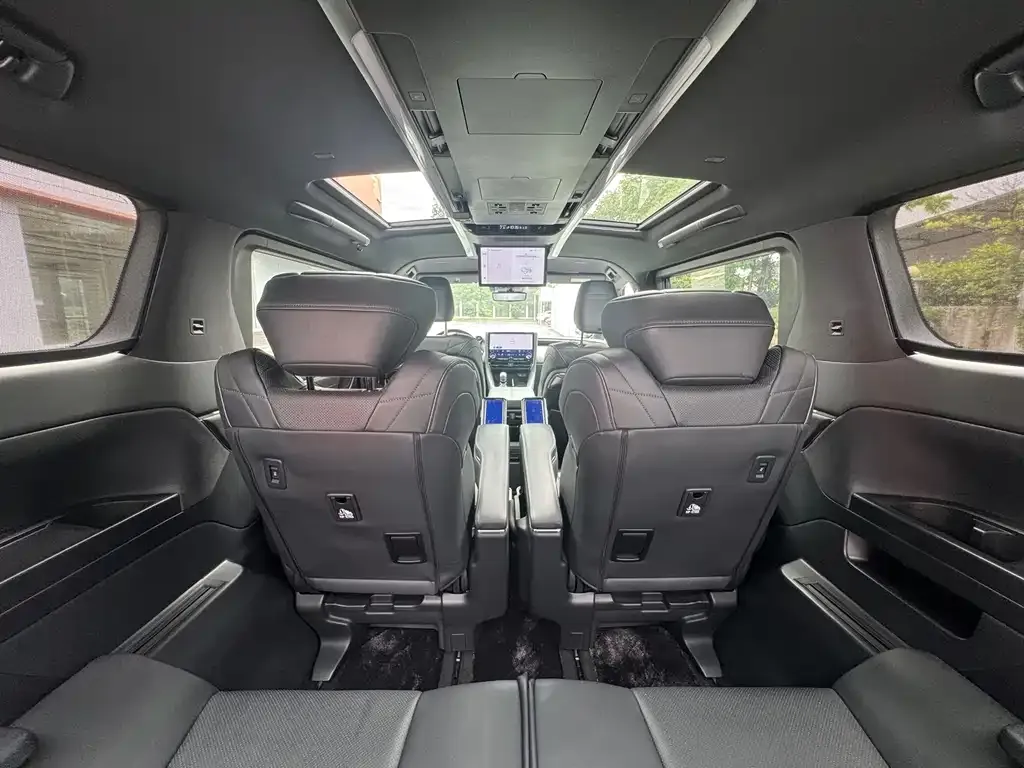 Toyota Alphard — фото 8