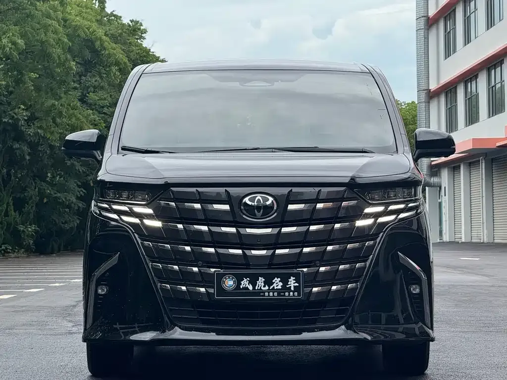 Toyota Alphard — фото 2