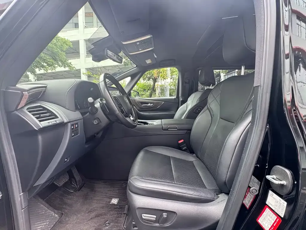 Toyota Alphard — фото 9