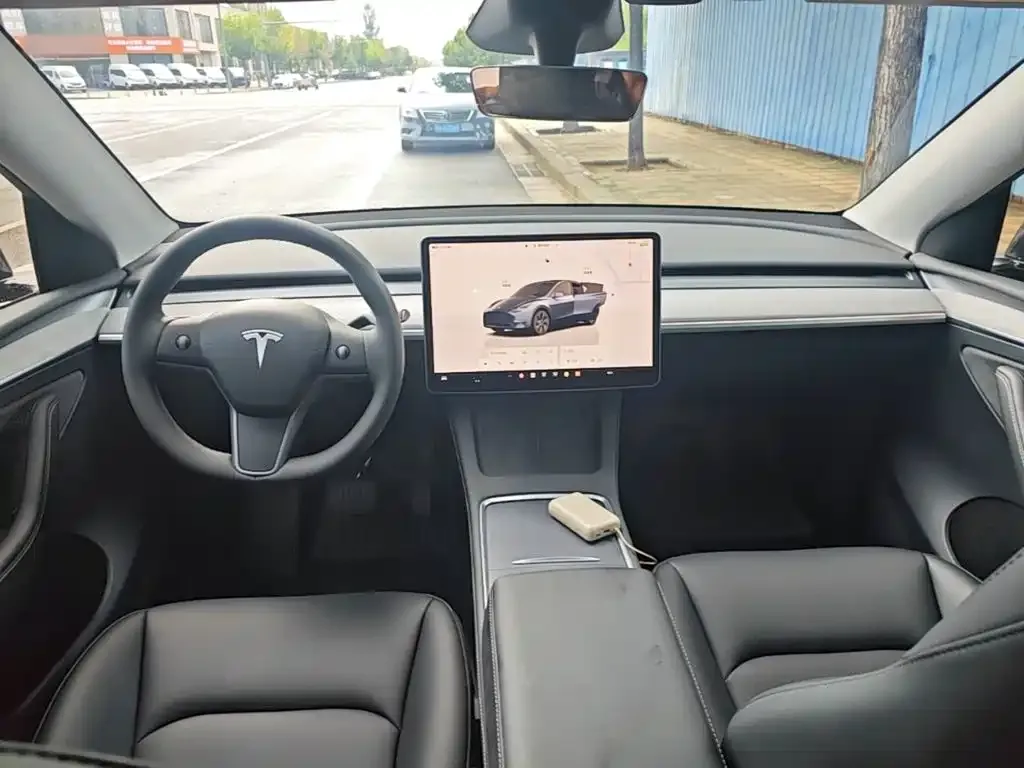 Tesla Model Y — фото 2