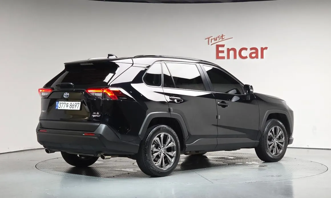 Toyota RAV4 — фото 5