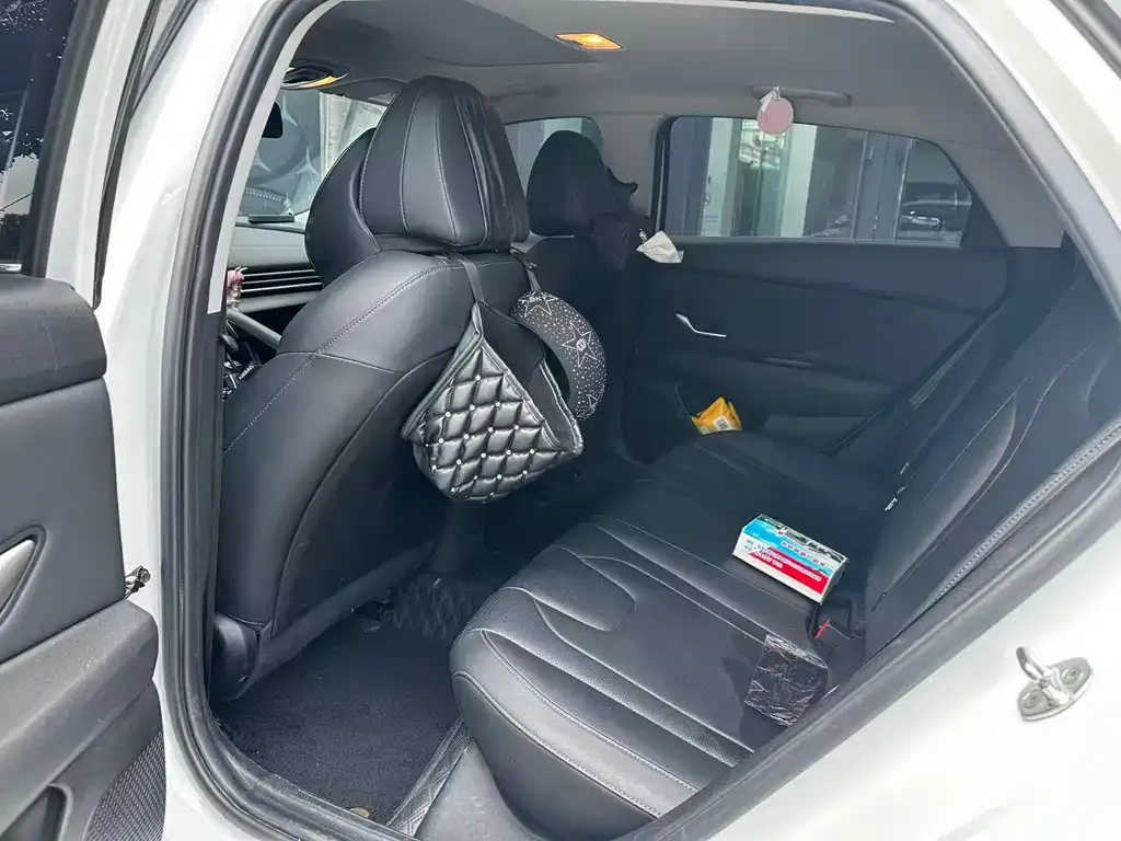Hyundai Elantra — фото 4