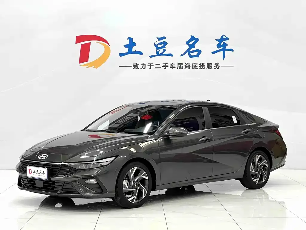 Hyundai Elantra — фото 1