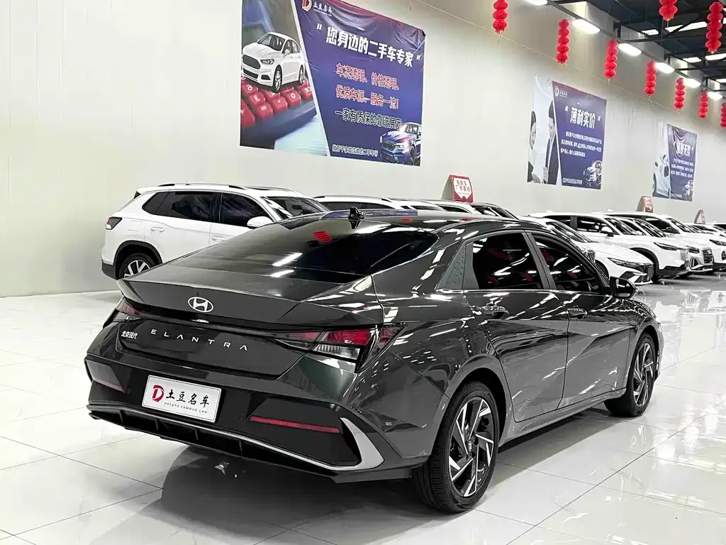 Hyundai Elantra — фото 5