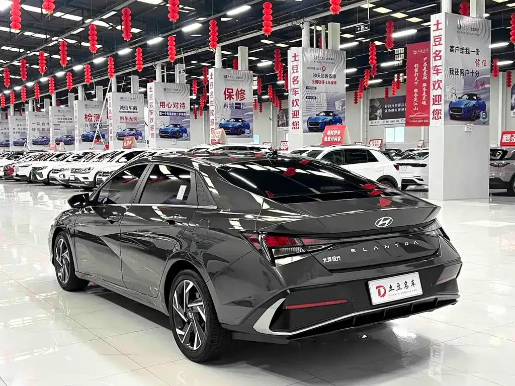 Hyundai Elantra — фото 10