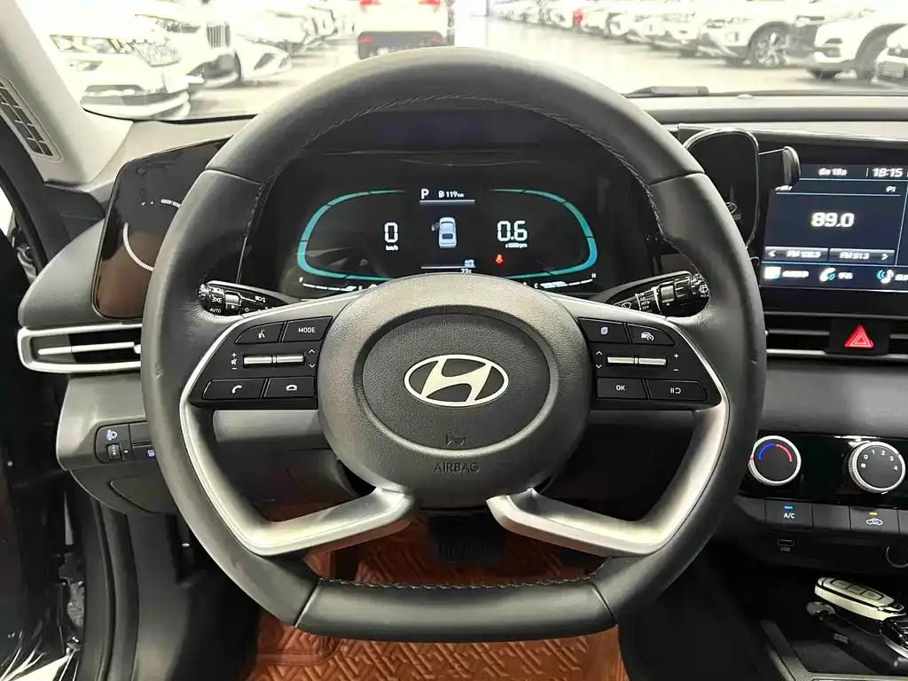 Hyundai Elantra — фото 6