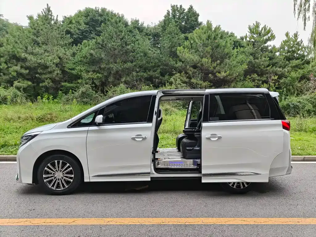 GAC Motor Trumpchi M8 — фото 9