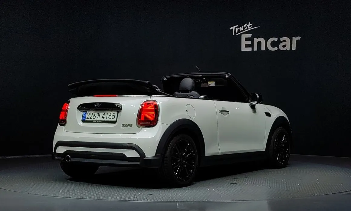 Mini Cooper Convertible 2024 из KR, фото 2