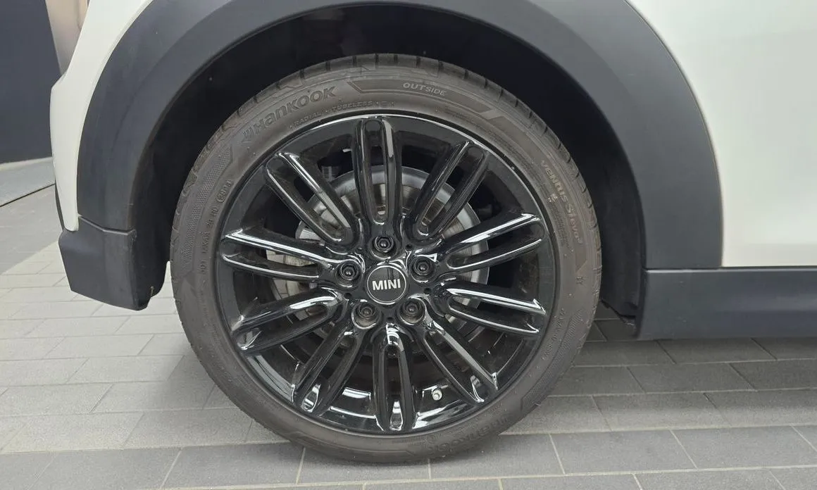 Mini Cooper Convertible 2024 из KR, фото 10